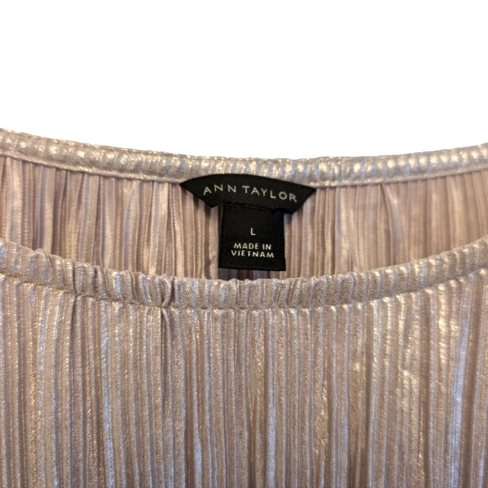 ANN TAYLOR Pleated Top Metallic Champagne Gold Flutter Sleeve Large - Picture 3 of 11